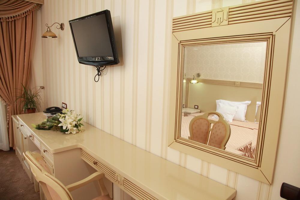 Hotel Majestic Ιάσιο Εξωτερικό φωτογραφία