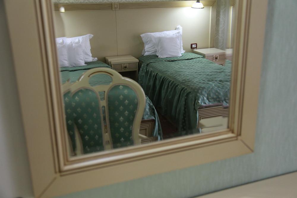 Hotel Majestic Ιάσιο Εξωτερικό φωτογραφία