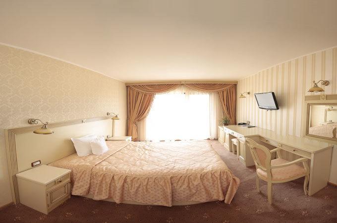 Hotel Majestic Ιάσιο Εξωτερικό φωτογραφία
