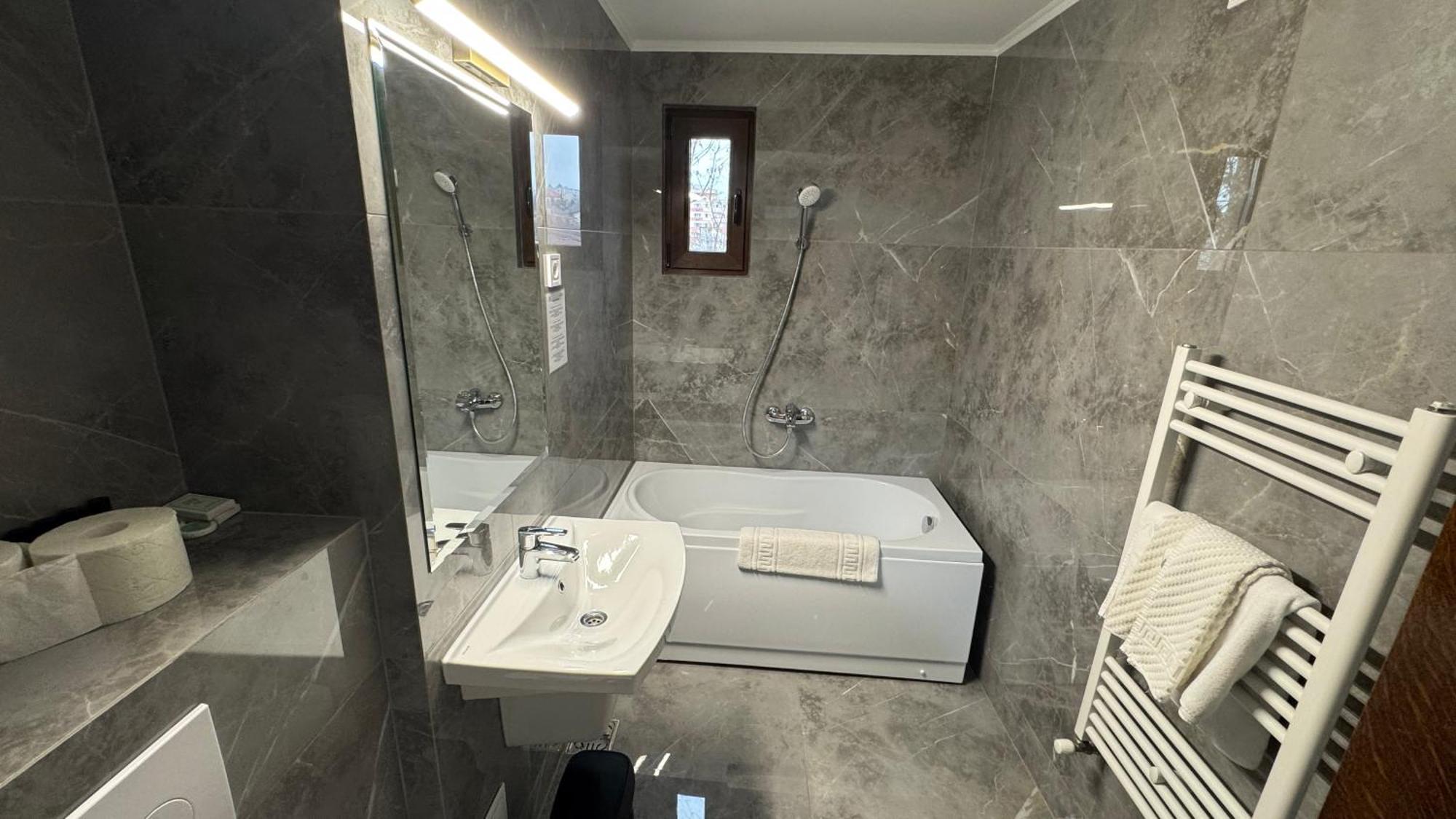 Hotel Majestic Ιάσιο Εξωτερικό φωτογραφία